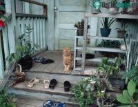 Ảnh Nên đi giày vào nhà hay bỏ ngoài cửa? - câu hỏi gây nhiều tranh cãi tại Mỹ