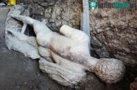 Ảnh Tìm thấy tượng nữ thần Hy Lạp cổ đại còn nguyên vẹn dưới cống ngầm