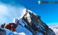 Ảnh Vì sao việc leo lên đỉnh Everest phải bắt đầu vào lúc nửa đêm?