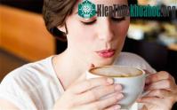 Ảnh Không nên uống cà phê nóng khi bạn đang đàm phán