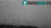 Ảnh Hé lộ khả năng tạo sét đáng sợ của turbine gió