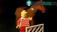 Ảnh Vì sao đồ chơi Lego có lỗ trên đầu?