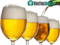 Ảnh Vì sao bia rót ra cốc ngon hơn uống từ lon?