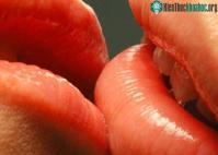 Ảnh Nụ hôn dưới góc nhìn khoa học