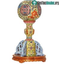Ảnh Cổ vật nghìn USD của hoàng đế nhà Thanh bị biến thành đèn bàn
