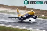 Ảnh Phi hành gia sẽ bay lên vũ trụ bằng sân bay thường