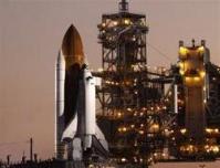 Ảnh NASA lại hoãn phóng tàu con thoi Discovery