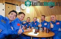 Ảnh Hai nhà du hành đổ bộ lên Sao Hỏa giả tưởng