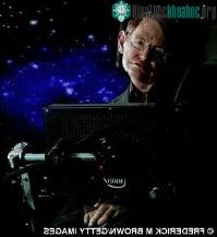 Ảnh Stephen Hawking: Cách tạo một cỗ máy du hành vượt thời gian
