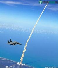Ảnh Chiến đấu cơ F-15 'hít khói' tàu Atlantis