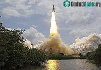 Ảnh NASA phóng tàu sửa kính viễn vọng