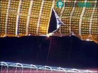 Ảnh Hoãn triển khai một tấm năng lượng Mặt Trời trên trạm không gian quốc tế
