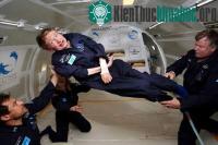 Ảnh Hawking thử trạng thái không trọng lượng