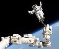 Ảnh NASA vẫn chưa lắp thành công pin mặt trời mới cho trạm ISS