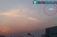 Ảnh Vật thể nghi là đĩa bay lơ lửng 10 tiếng giữa trời Thượng Hải