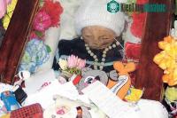 Ảnh Bí ẩn về quan tài cậu bé một tuổi liên tục bật nắp