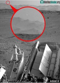 Ảnh Nghi vấn UFO bay lên rồi hạ cánh xuống sao Hỏa?