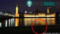 Ảnh Bóng ma xuất hiện ở London đêm chào năm mới
