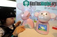 Ảnh Hàn Quốc trình làng robot Kibot chơi với trẻ em