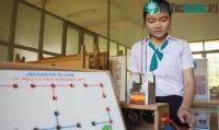 Ảnh Nữ sinh trường huyện sáng chế phanh điện từ