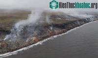 Ảnh Ngọn đồi quanh năm bốc khói axit