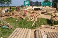 Ảnh Hàng loạt nhà bị tốc mái sau cơn lốc 20 phút