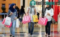 Ảnh Hãng hàng không Emirates tái chế áp phích thành túi mua sắm