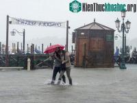 Ảnh Italy: 4 người thiệt mạng trong trận lũ ở thị trấn Refrontolo