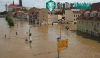 Ảnh Hàng nghìn dân Đức, Hungary sơ tán vì lũ cao kỷ lục