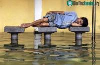 Ảnh Giận dữ bùng phát tại Bangkok, người ngoại thành phá đê