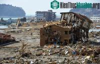 Ảnh Nhật hứng sóng thần kép hồi tháng 3