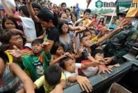 Ảnh Dân Philippines khốn đốn sau bão