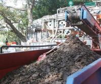 Ảnh Tiếp tục hút bùn hồ Gươm bằng công nghệ Đức