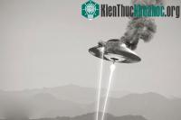 Ảnh 'Tàu khổng lồ' tấn công Trái đất năm 2012?