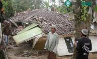 Ảnh Indonesia, Gruzia, Italia... rung chuyển bởi động đất