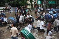 Ảnh Thủ đô Bangladesh hứng chịu trận mưa kỷ lục