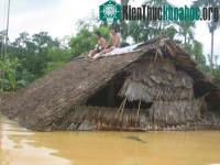 Ảnh Ứng cứu khẩn cấp vùng dân cư bị cô lập sau lũ