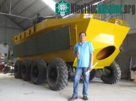 Ảnh Thợ cơ khí không bằng cấp chế tạo xe bọc thép