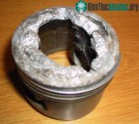 Ảnh Đổ sai loại xăng có thể gây nổ động cơ
