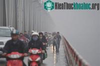 Ảnh Lưu ý khi đi xe máy trời mưa phùn