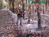 Ảnh “Chân đất” trẻ sáng chế máy thổi lá