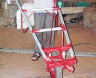 Ảnh Máy nhổ lạc và hạt tiêu của nông dân học hết lớp 7