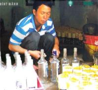 Ảnh Sáng chế đèn lặn từ vỏ chai
