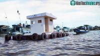 Ảnh Nhà vệ sinh nổi trên sông