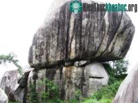 Ảnh Núi đá chồng và miệng núi lửa ở Định Quán - Đồng Nai 2010