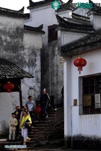Ảnh Ngôi làng bên vách núi đẹp như tiên cảnh