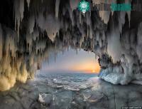 Ảnh Vẻ đẹp huyền diệu của động băng lúc mặt trời mọc ở Siberia