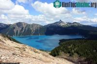Ảnh Hồ núi lửa đẹp như tiên cảnh ở Canada