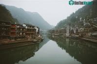 Ảnh Phượng Hoàng cổ trấn đẹp mộng mị bên dòng Đà Giang