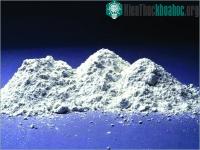 Ảnh Tiến sỹ Mexico sáng chế xi măng phát quang có tuổi thọ trên 100 năm